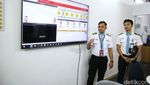 Intip Persiapan Masinis Sebelum Menjalankan LRT Jakarta