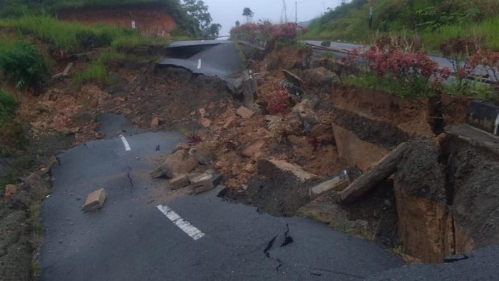 Jalan Kerinci Jambi Amblas