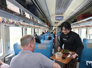 Sambut Nataru, KAI Hadirkan Gadis Kreta Sajikan Kuliner Legendaris