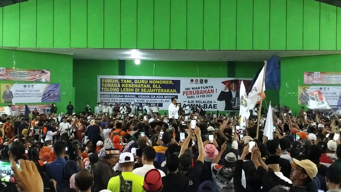Kampanye capres Anies Baswedan di Gelanggang Remaja Maulana Yusuf, Serang