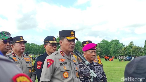 Kapolda Bali Irjen Ida Bagus Kade Putra Narendra seusai apel gelar pasukan Operasi Lilin Agung 2023-2024 di Denpasar, Kamis (21/12/2023). (I Wayan Sui Suadnyana/detikBali)