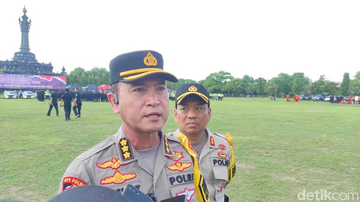 Karo Ops Polda Bali Kombes Soelistijono sesuai apel gelar pasukan Operasi Lilin Agung 2023-2024 di LapanganBajra Sandhi, Kamis (21/12/2023). (I Wayan Sui Suadnyana/detikBali)