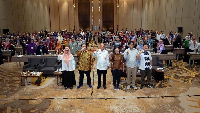 Kemenperin Berikan Pendampingan Sertifikasi TKDN untuk Industri Kecil Kemenperin gelar Sosialisasi dan Bimbingan Teknis Pengajuan Sertifikasi TKDN-IK. Kegiatan ini diikuti 150 pelaku industri kecil dari Kota dan Kabupaten Malang.