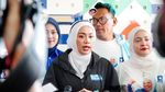 Kenakan Aksesori Bolone Gibran, Zita Anjani & Artis PAN Datangi Bawaslu