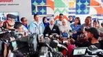 Kenakan Aksesori Bolone Gibran, Zita Anjani & Artis PAN Datangi Bawaslu