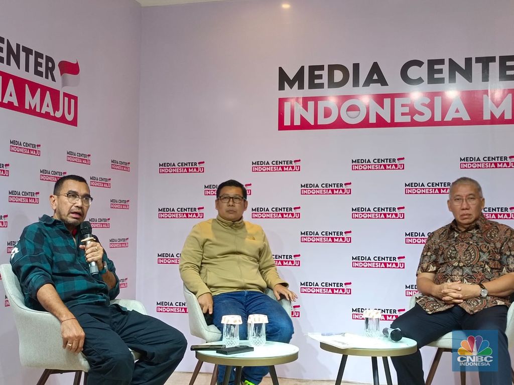 Kepala Bapanas Arief Prasetyo Adi dan Direktur Utama Perum Bulog Bayu Krisnamurthi saat diskusi pangan di Jakarta, Kamis (21/12/2023). (CNBC Indonesia/Martyasari Rizky)