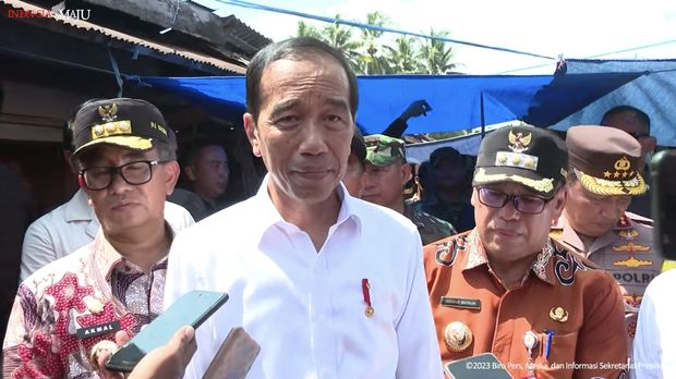 Keterangan Pers Presiden Jokowi Saat Kunjungi Pasar Waru, Penajam Paser Utara, 21 Desember 2023. (Tangkapan Layar Sekretariat Presiden)