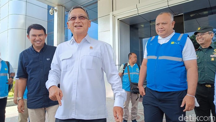 Menteri ESDM, Arifin Tasrif melakukan cek kesiapan pasokan listrik jelang libur nataru di PT S2P PLTU Karangkandri Cilacap, Kamis (21/12/2023).