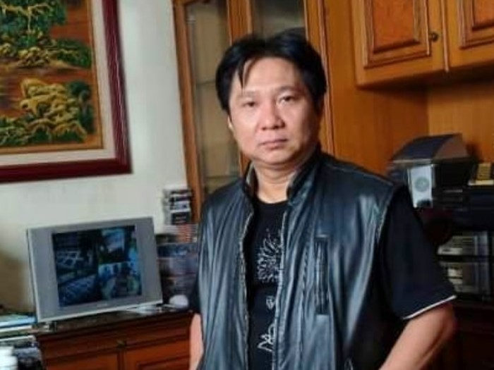 Nama Log Zhelebour tak bisa dilepaskan dari perjalanan musik rock Tanah Air. Dalam bahasa tutur kekinian, rasanya tidak berlebihan jika Log disebut si paling rock.