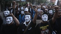Ratusan mahasiswa yang tergabung dalam Aliansi Mahasiswa Provinsi Banteng (AMPB) menggelar mimbar rakyat di kampus Universitas Yuppentex Indonesia, Tangerang, Banten, Kamis (21/12/2023). 