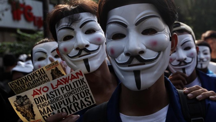 Mahasiswa di Tangerang Gelar Aksi βMimbar Rakyatβ Ratusan mahasiswa yang tergabung dalam Aliansi Mahasiswa Provinsi Banteng (AMPB) menggelar mimbar rakyat di kampus Universitas Yuppentex Indonesia, Tangerang, Banten, Kamis (21/12/2023).
