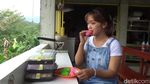 Manis Legit Pancake Durian Wonosalam, Mau Coba?