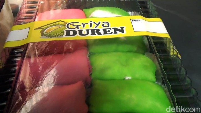 Pemilik kedai di Jombang meraup omzet jutaan rupiah berkat Pancake Durian, Kamis (21/12/2023).