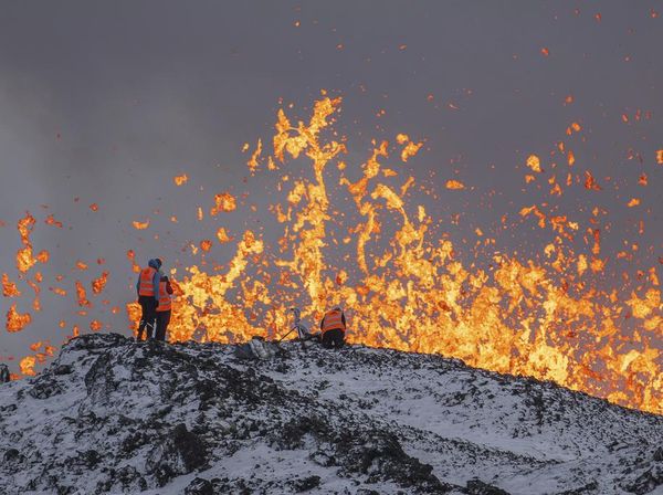 Melihat Lebih Dekat Lava Letusan Gunung Berapi di Islandia