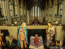 Melihat Persiapan Gereja Katedral Jelang Natal