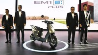 Produk Motor listrik tersebut menggunakan baterai lithium-ion yang mampu menempuh jarak 41,1 kilometer dengan kecepatan maksimum 45 kilometer/jam. 