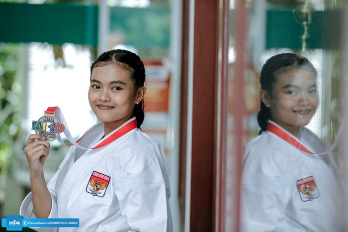 Nabilla, Siswa SMAN 12 Bandung Peraih Medali Emas Karate Internasional