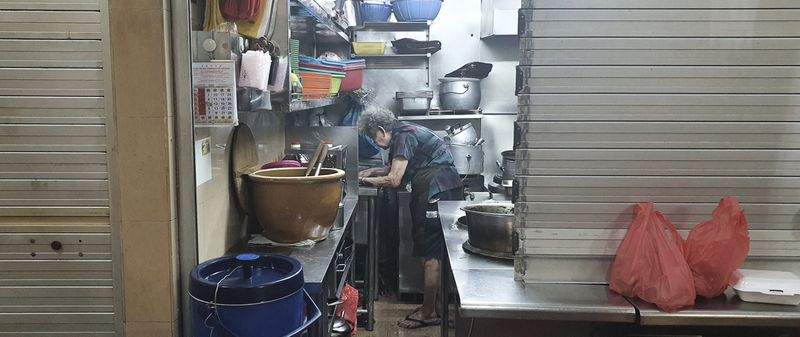 Nenek 86 Tahun Ini Akhirnya Pensiun Usai 6 Dekade Jualan Bubur