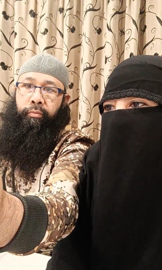 Keduanya bertemu saat sedang berdakwah setelah Peggy Melati Sukma memutuskan hijrah. Peggy Melati Sukma pun mantap kembali berumah tangga setelah 11 tahun tidak menikah lagi. Foto: Instagram @peggymelatisukma_khadijah