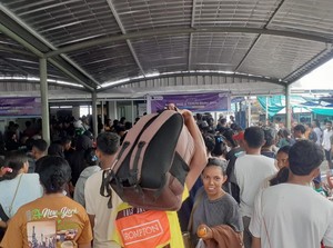 Mudik Nataru, Ribuan Penumpang Padati Pelabuhan Bolok Kupang