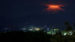 Pendar Cahaya Emas dari Gunung Berapi di Chile