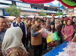 TPID Sumsel Gelar OP, Warga Rela Antre Sejam demi Cabai-Bawang Gratis