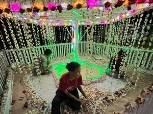 Unik! Pohon Natal dari Kerang Pecahkan Rekor MURI