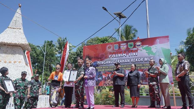 Pohon Natal dari kerang