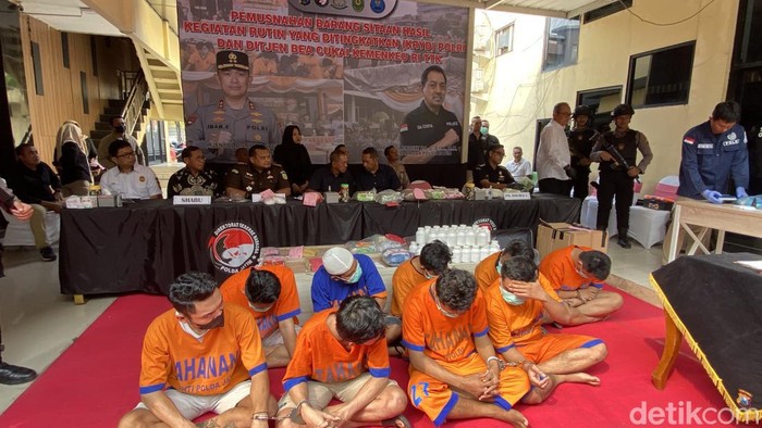 polda jatim musnahkan barang bukti narkoba