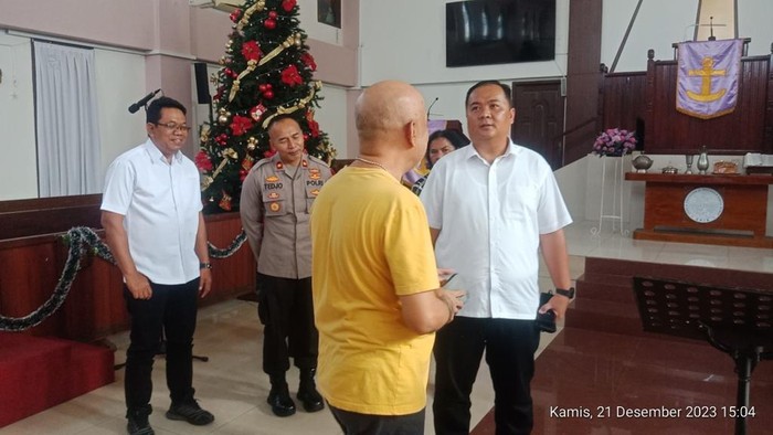 Polsek Pesanggrahan mengecek keamanan gereja jelang Natal