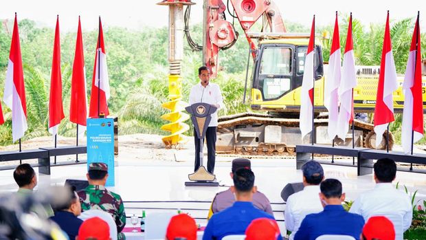 Presiden Jokowi saat melakukan groundbreaking Polres Khusus IKN