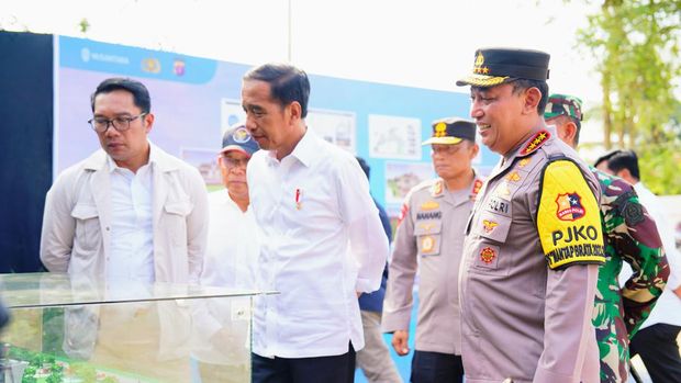 Presiden Jokowi saat melakukan groundbreaking Polres Khusus IKN