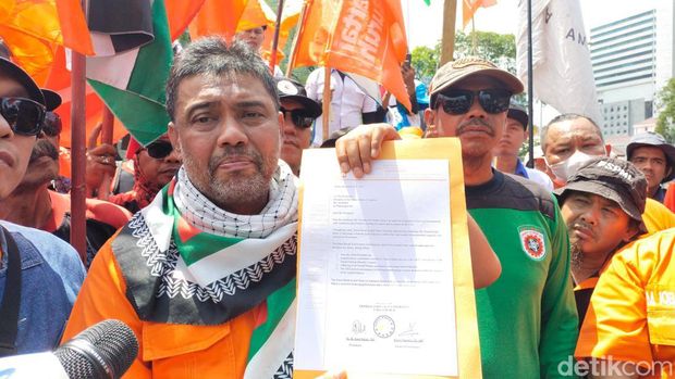 Presiden Partai Buruh mengatakan 5 juta buruh akan mogok nasional jika tuntutan demo tak dikabulkan.