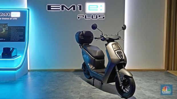 PT Astra Honda Motor (AHM) resmi mengumumkan harga sepeda motor listrik Honda EM1 e: sekaligus memperkenalkan pilihan terbaru Honda EM1 e: PLUS di AHM Safety Riding & Training Center Deltamas, Jawa Barat pada Kamis (21/12). (CNBC Indonesia/Ferry Sandi)