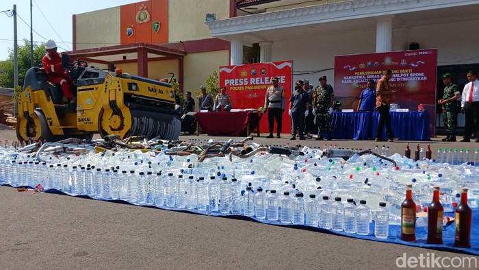 Ribuan Botol Miras dan Knalpot Brong Dimusnahkan di Pasuruan Jelang Nataru