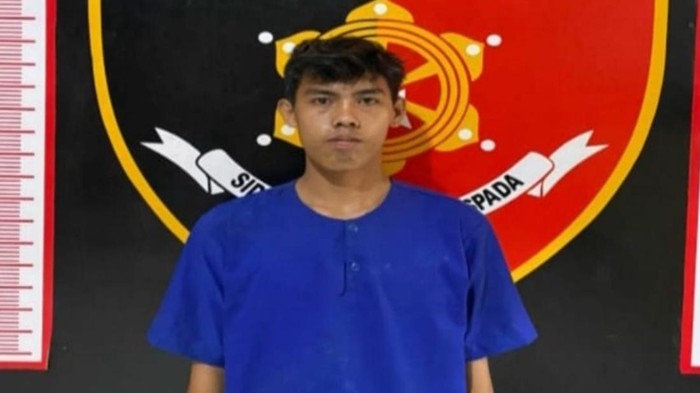 Rio, tersangka pencurian motor tetangga saat Salat Maghrib berjamaah di Masjid.