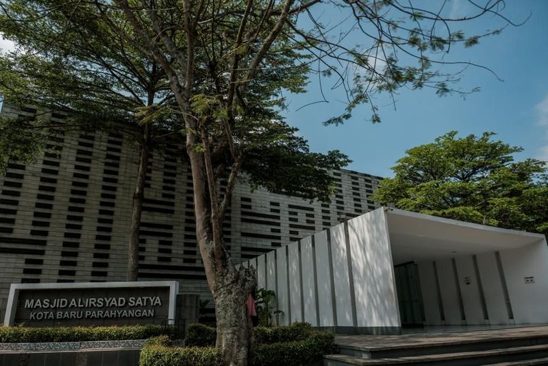 Menparekraf Sandiaga Uno di Masjid Al Irsyad di Kawasan Kota Baru Parahyangan, Padalarang