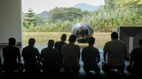 Menparekraf kemudian mengajak wisatawan untuk dapat singgah dan merasakan langsung berbagai keunikan dari masjid ini.