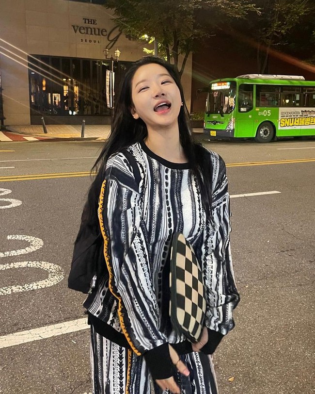 Di Instagram, wanita itu sering membagikan konten bagaimana merawat kecantikan di usianya yang ke-50. Meski kelahiran 1974, berdasarkan sistem umur Korea yang lama, ia sudah berumur 50. Foto: Instagram