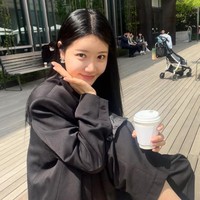 Adalah Sarah, selebgram asal Korea Selatan yang sering membagikan konten tentang kecantikan di berbagai media sosial, seperti YouTube, Instagram, dan YouTube. Baru-baru ini, ia jadi perhatian setelah mengungkap usia sebenarnya. Foto: Instagram