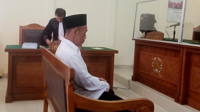 Serial killer Mbah Slamet Banjarnegara saat sidang, Kamis (21/12/2023).