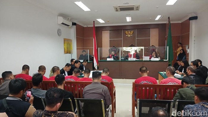 Sidang perdana ke 35 tersangka kerusuhan demo bela Rempang di PN  Batam. (Alamudin Hamapu/detikSumut)