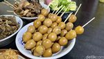 Hangat Kemepul! Soto Ayam Semarang yang Dimasak Pakai Kayu Bakar