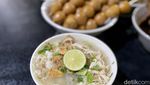 Hangat Kemepul! Soto Ayam Semarang yang Dimasak Pakai Kayu Bakar
