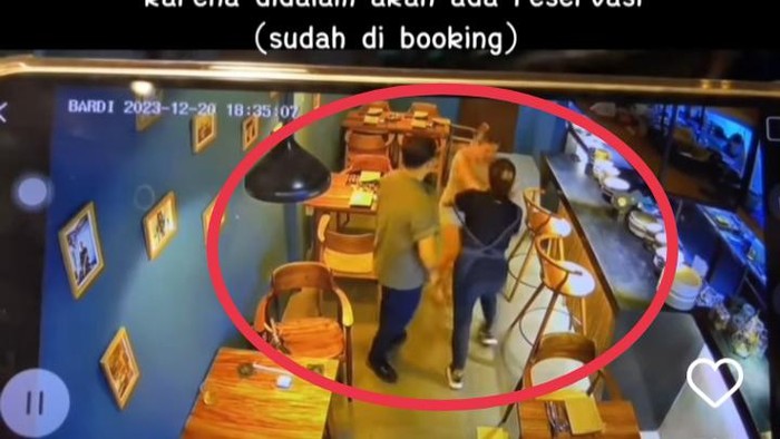 Tangkapan layar video bule perempuan yang cekcok dengan pegawai kafe di Kerobokan, Kuta Utara, Badung, Bali, Rabu sore (20/12/2023).