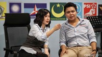 Wakil Ketua TKN Grace Natalie dan Wakil Komandan Tim Fanta Kawendra Lukistian hadir dalam diskusi dengan tema Muda Cuan (Cipta Untuk Aksi Nyata) di Rumah Besar Relawan Prabowo 08, Kemanggisan, Jakarta Barat, Kamis (21/12/2023).