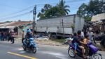 Truk Tronton Hantam Motor dan Ruko di Cianjur, 2 Orang Tewas