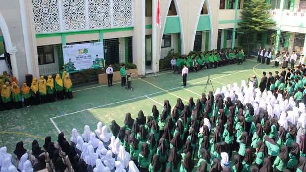 Upacara peringatan Milad ke-106 Tahun PUI di Pesantren Darul Ulum Majalengka