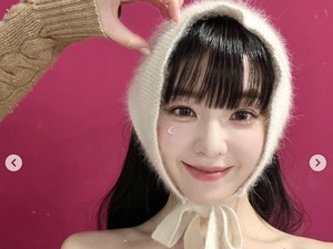 6 Tren Fashion Musim Dingin 2023, Irene Red Velvet Pakai Babushka Scarf