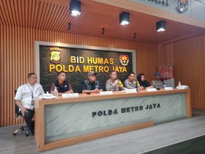 Advertising Take Down Iklan Capres di Videotron Pospol Semanggi